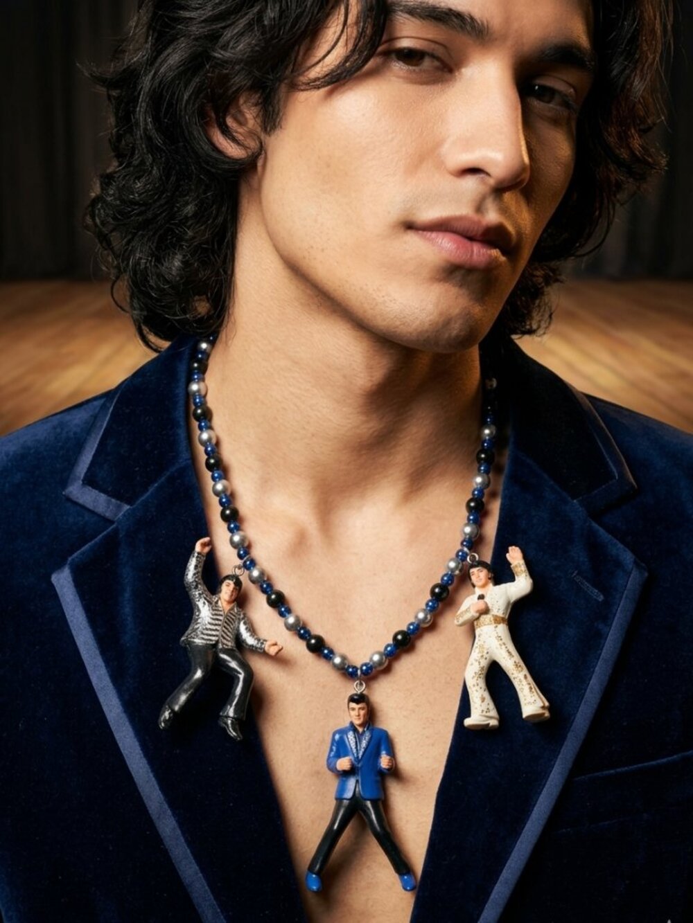 Vintage Mardi Gras Throw Bead Necklace w/3 Elvis Presley Figurines 🕺🎙️🎸⚡️ - Picture 1 of 16